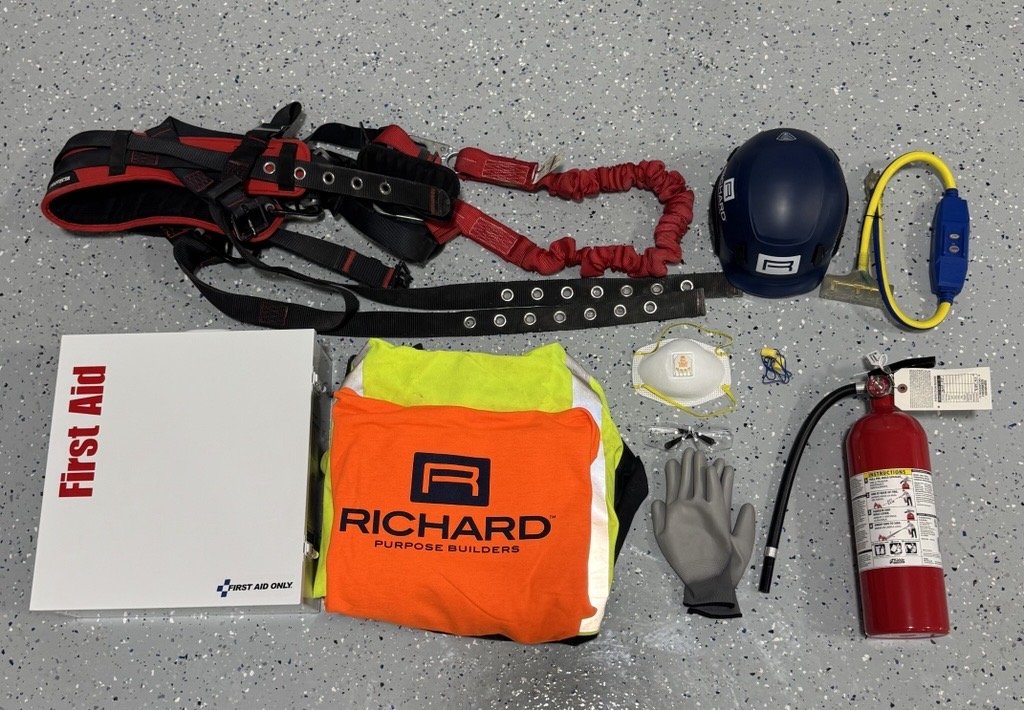 Top 10 Essential Safety Items Every Worker Needs 8 Image 93